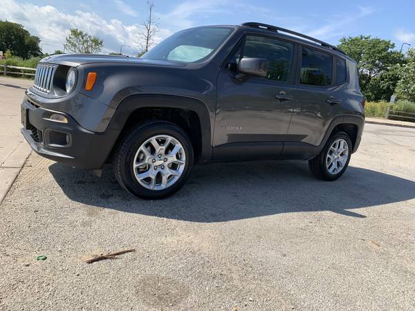 2018 Jeep Renegade latitude 4x4 only 2000 miles for sale in Chicago, IL – photo 8