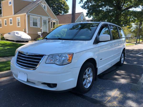 2008 Chrysler Town&Country for sale in Merrick, NY – photo 2