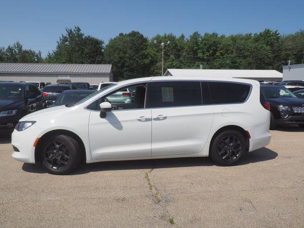 2017 Chrysler Pacifica Touring hatchback White for sale in Salisbury, MA – photo 2
