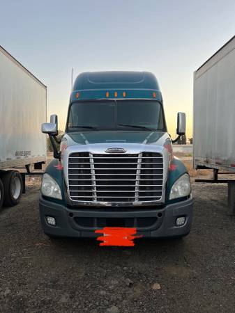 2013 Freightliner Cascadia with 48 dry van trailer for sale in Bakersfield, CA