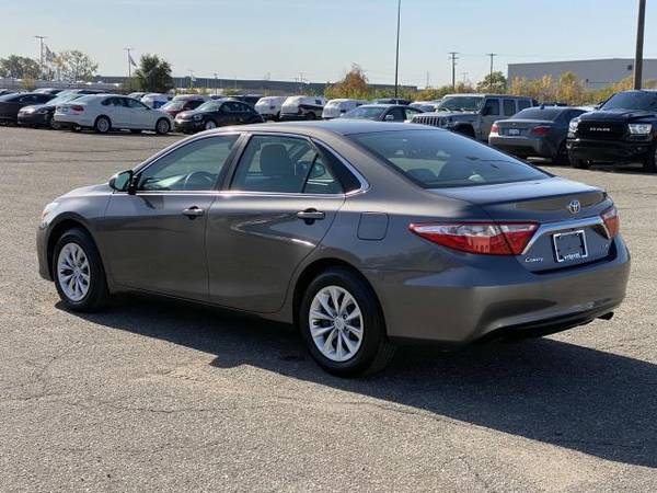 2015 Toyota Camry sedan 4dr Sdn I4 Auto LE (Natl) - Toyota - cars & for sale in Sterling Heights, MI – photo 4