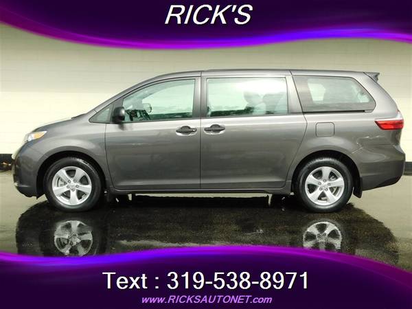 2017 Toyota Sienna (only 298 miles ) for sale in Cedar Rapids, IA
