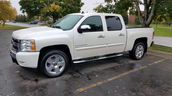 2011 Chevy Silverado crew cab only 82k for sale in Willernie, MN