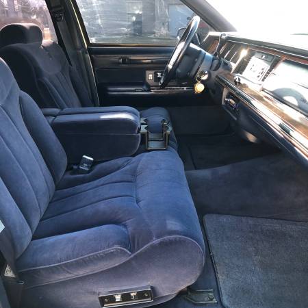 1994 Lincoln town Car Signature Series - cars & trucks - by owner -... for sale in LIVINGSTON, MT – photo 9