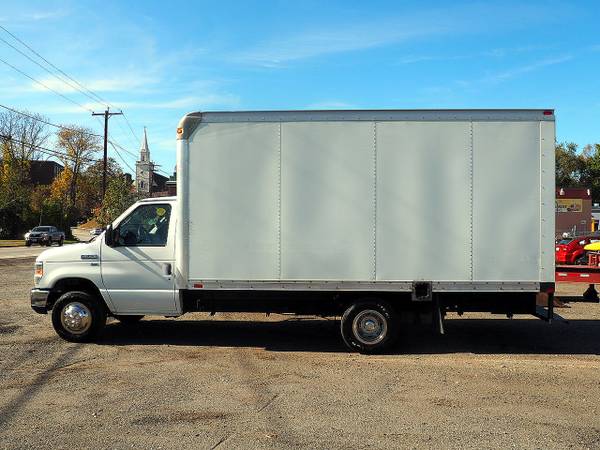 2013 Ford E-350 15' Box Truck Auto Air 1-Owner Like New for sale in West Warwick, MA – photo 6