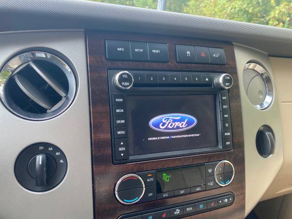2012 Ford expedition 4x4 excellent condition - - by for sale in Damascus, OR – photo 10