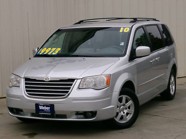2010 Chrysler Town & Country-SEATS 7! VERY ROOMY! VERY RELIABLE! for sale in Silvis, IA – photo 3