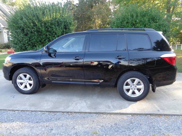 2010 Toyota Highlander ( 3rd Row ) 2.7L / 27 MPG for sale in Hickory, TN