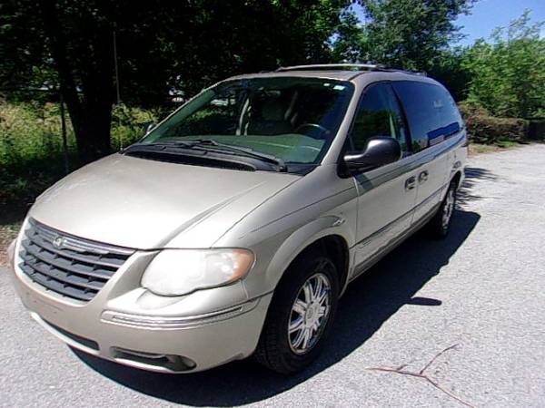 2005 Chrysler Town Country Limited for sale in High Point, NC – photo 4