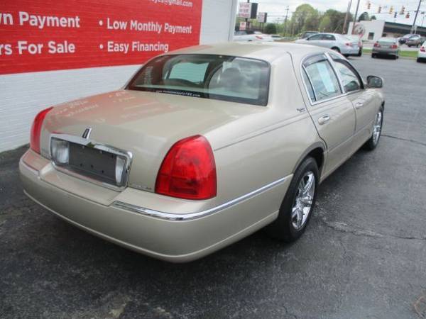 2010 Lincoln Town Car Signature Limited 4dr Sedan for sale in High Point, NC – photo 2