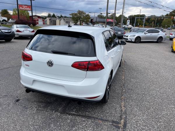 2017 Volkswagen GTI SE - - by dealer - vehicle for sale in Marietta, WV – photo 10