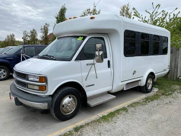 2000 Chevrolet Express RV Cutaway - - by dealer for sale in Des Moines, IA – photo 3