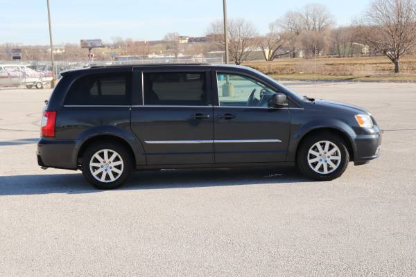 2013 Chrysler Town & Country Touring CLEAN TITLE W/111K Miles Only for sale in Omaha, NE – photo 7