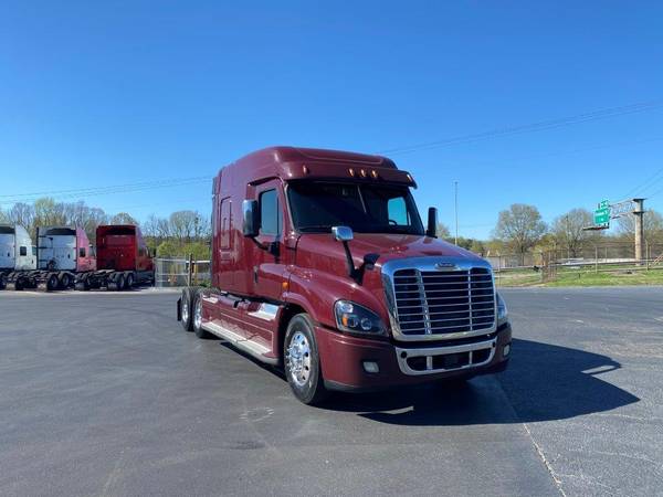 2016 Freightliner Sleeper Tractor - - by dealer for sale in Charlotte, NC – photo 4