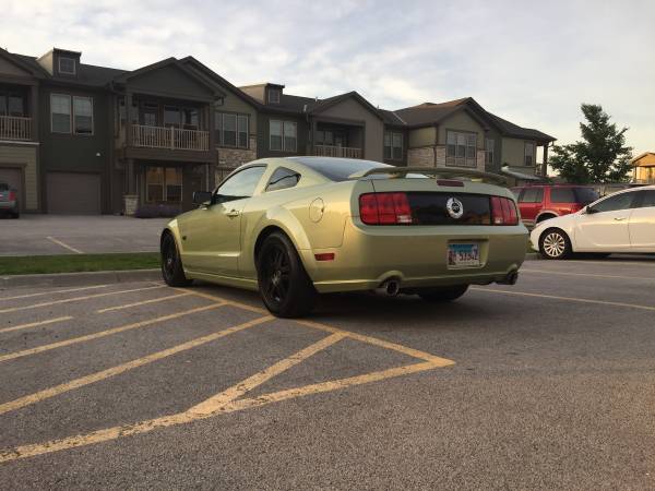 2005 Ford Mustang GT s197 - low mileage & 5 speed manual for sale in Romeoville, IL