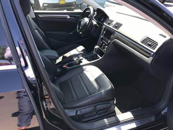 2017 Volkswagen Passat Deep Black Pearl LOW PRICE - Great Car! for sale in Eugene, OR – photo 6