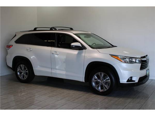 2015 Toyota Highlander XLE SUV - - by dealer - vehicle for sale in Escondido, CA – photo 2