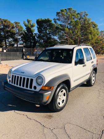 2005 jeep liberty cash sale$ clean title!! - cars & trucks - by... for sale in El Paso, TX – photo 2