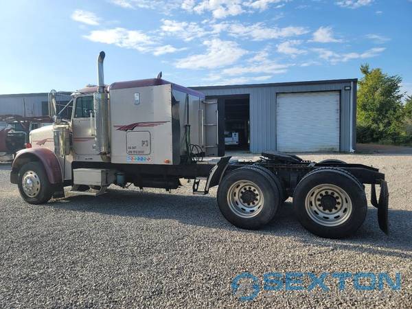 2000 Freightliner FLD120 Classic - - by dealer for sale in Columbia, MO – photo 4