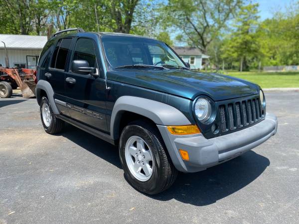 2005 Jeep Liberty Sport 4x4 - - by dealer - vehicle for sale in Clarksville, KY – photo 3