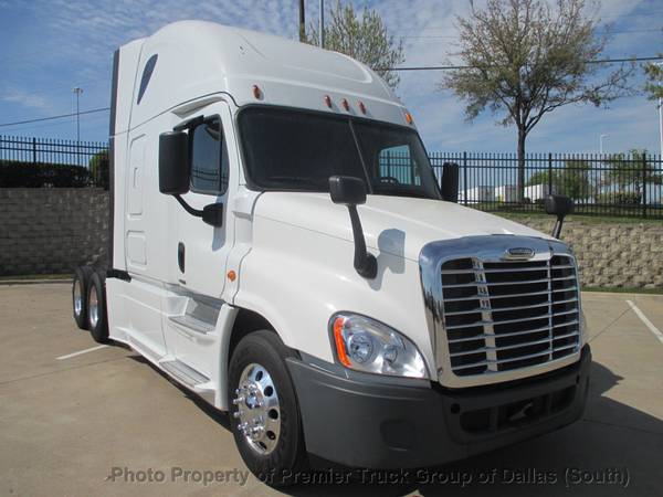2015 *Freightliner* *Cascadia* White for sale in Dallas, TX – photo 2