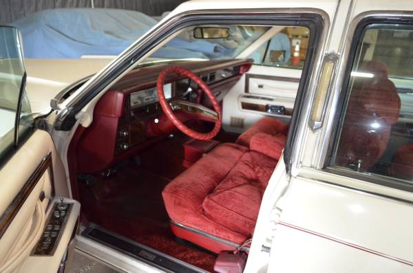 1979 Lincoln Town Car - cars & trucks - by owner - vehicle... for sale in Cincinnati, OH – photo 4