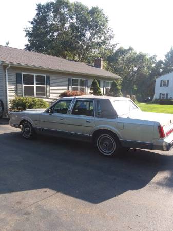 1989 Lincoln Towncar for sale in North Branford , CT