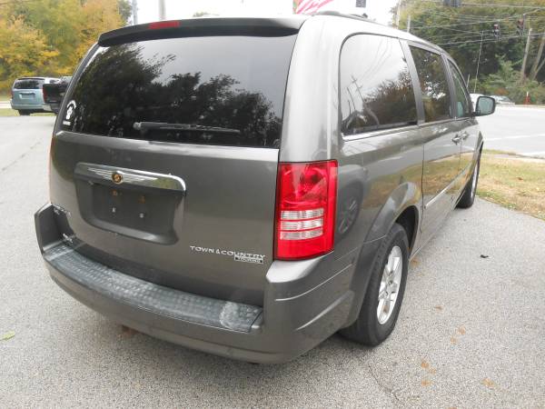 2010 Chrysler Town Country - - by dealer - vehicle for sale in Perry, OH – photo 13