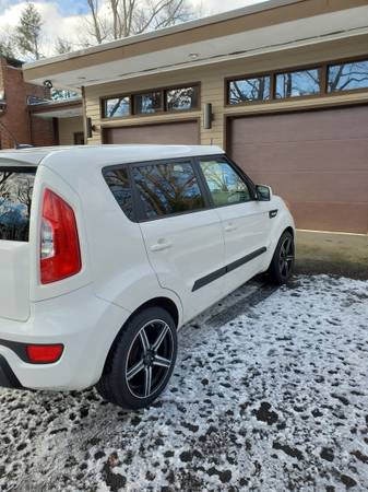 2012 White Kia Soul - cars & trucks - by owner - vehicle automotive... for sale in Portland, CT – photo 2