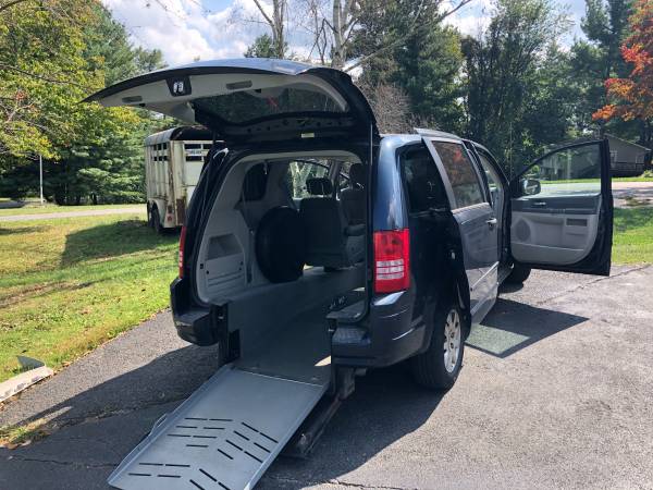 2008 Chrysler Town and Country LX handicap wheelchair accessible van for sale in Middletown, MD