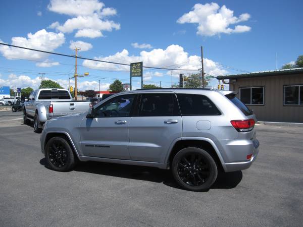 2019 Jeep Grand Cherokee 4x4 low miles - - by dealer for sale in Farmington, NM – photo 2