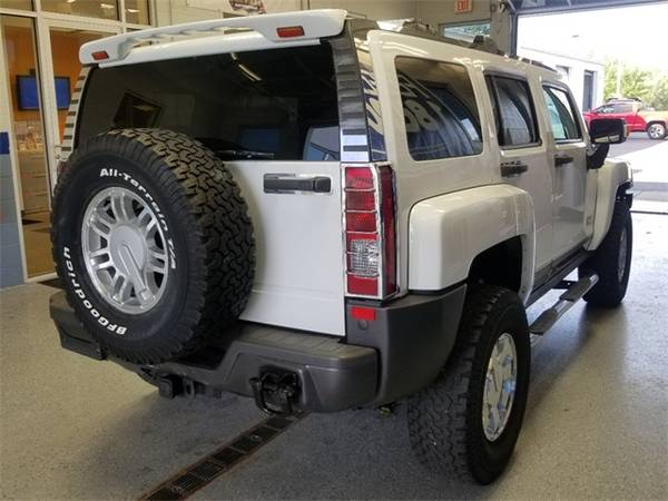 2007 *Hummer* *H3* Base suv White for sale in Waterford Township, MI – photo 4