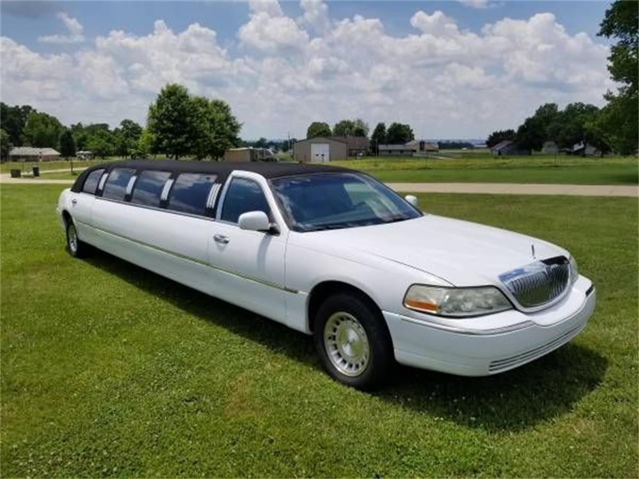 1999 Lincoln Town Car for sale in Cadillac, MI