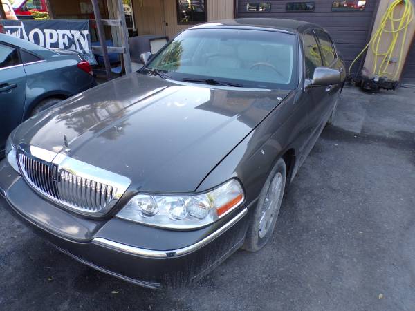 2004 Lincoln Town Car "Ultimate" for sale in Romulus, NY