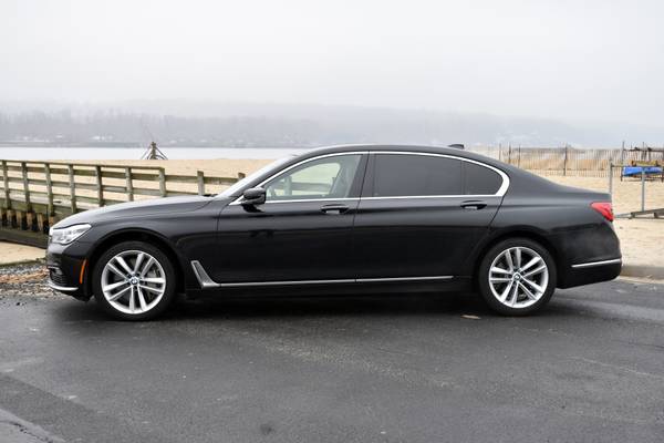 2018 BMW 750i xDrive - - by dealer - vehicle for sale in Great Neck, NY – photo 2