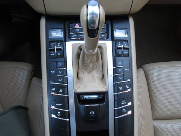 2015 Porsche Macan S AWD Premium Plus Only 45K Miles - cars & trucks... for sale in Cedar Rapids, IA 52402, IA – photo 19