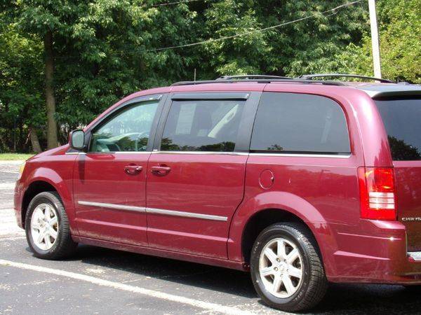 2009 Chrysler Town Country Touring for sale in Madison , OH – photo 15