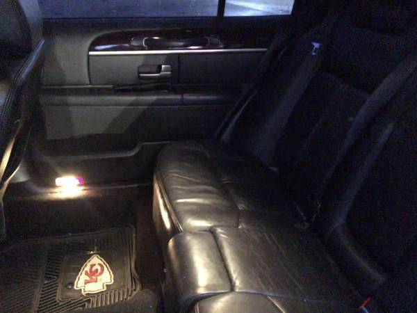 2011 Lincoln Town Car Executive L ( 81k ) - cars & trucks - by owner... for sale in Sedalia, MO – photo 3