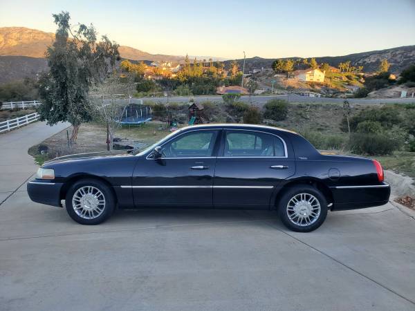 Absolutely Pristine LINCOLN TOWN CAR Signature Series Low for sale in El Cajon, CA – photo 7