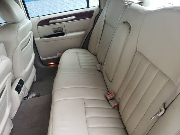 2003 Lincoln Town Car 4dr Sdn Signature for sale in York, PA – photo 16