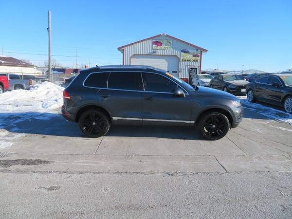 2013 Volkswagen Touareg 4dr TDI Sport 89, 000 miles 19, 900 - cars & for sale in Waterloo, IA