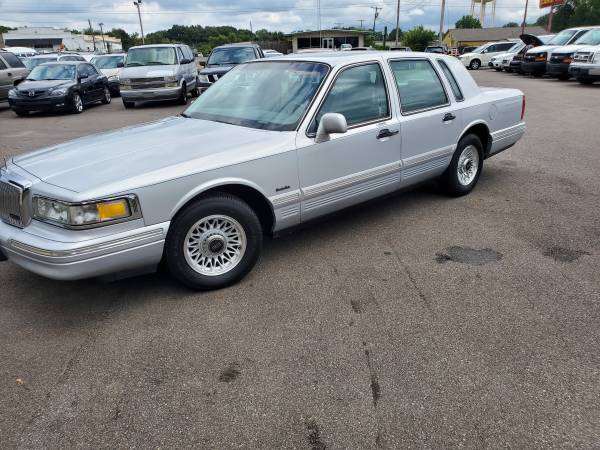 1997 Lincoln Town Car for sale in Southaven, MS – photo 3