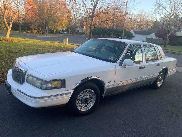 1996 Executive Series Lincoln Town Car for sale in Fort Monmouth, NJ – photo 2