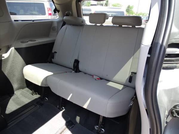 2016 Toyota Sienna 5dr 7-Pass Van XLE Premium AWD for sale in Barrington, IL – photo 10