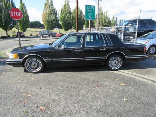 1994 *Lincoln* *Town Car* *4dr Sedan Executive* - cars & trucks - by... for sale in Marysville, WA