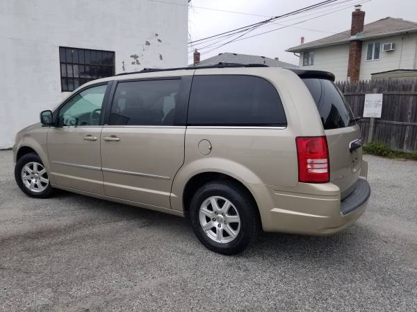 2009 Chrysler Town & Country Touring for sale in Island Park, NY – photo 10