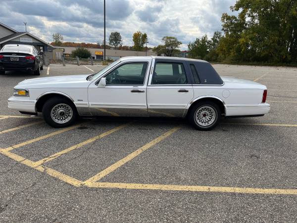 1996 Lincoln Town Car for sale in Morley, MI – photo 3