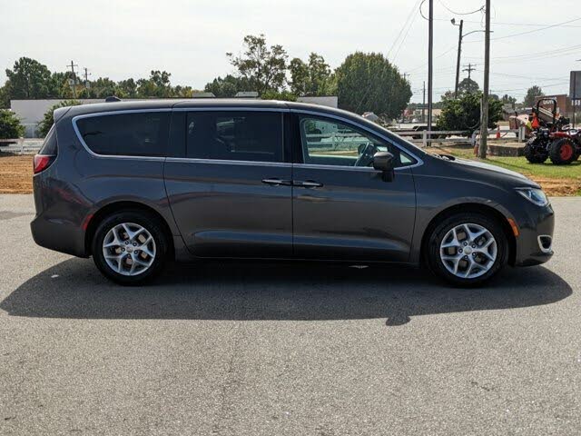 2017 Chrysler Pacifica Touring Plus FWD for sale in Clinton, NC – photo 2