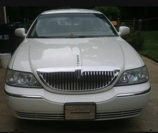 2005 Lincoln Town Car Limited Edition Towncar - cars & trucks - by... for sale in Charlotte, NC – photo 3