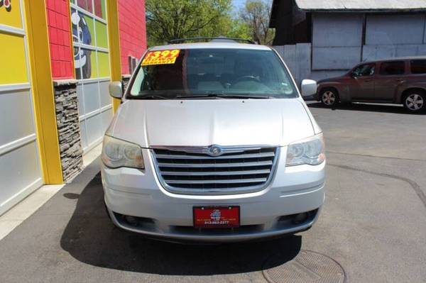 2009 Chrysler Town and Country 399 Down TAX BUY HERE PAY HERE for sale in Hamilton, OH – photo 3